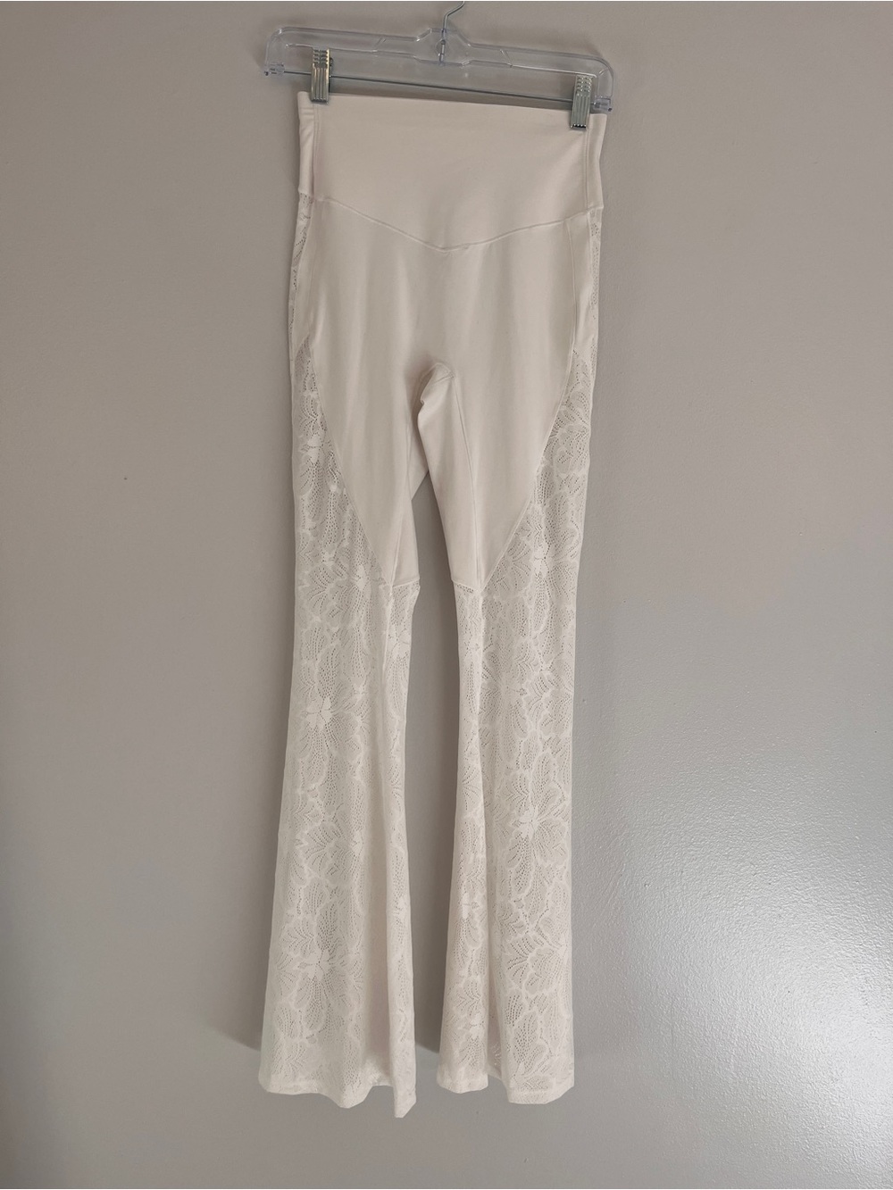 HALARA white Lace Flared Leggings